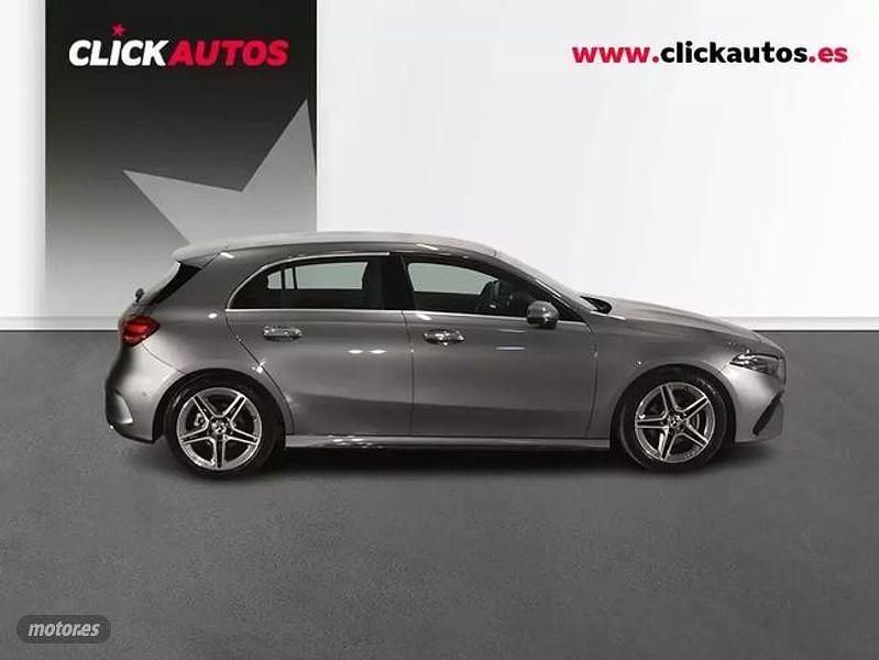 Usado Mercedes A180 AMG line 116 CV (85 kW) 2024 Gris / plata Berlina