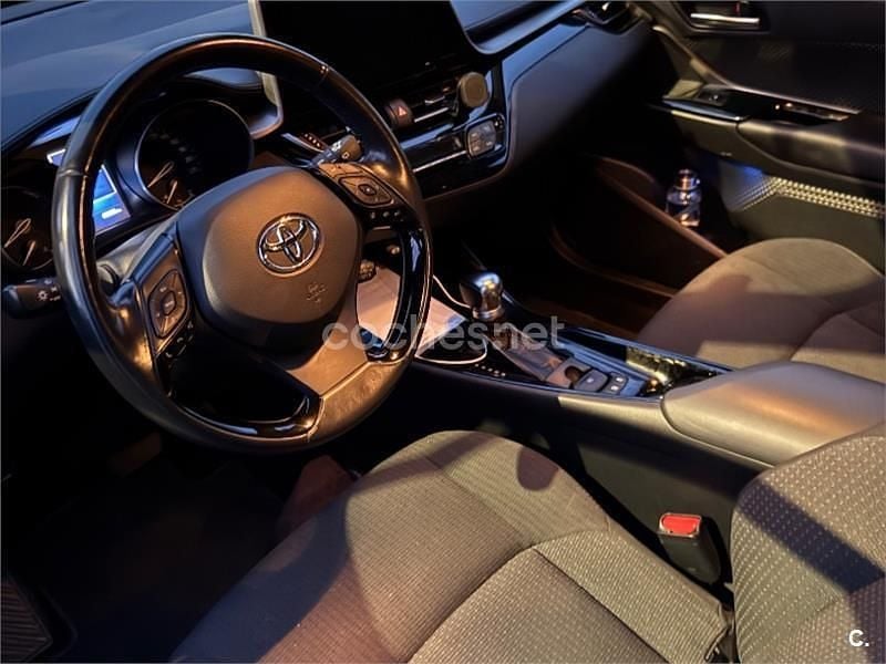 Usado Toyota C-HR Advance 122 CV (89 kW) 2018 Gris / plata SUV