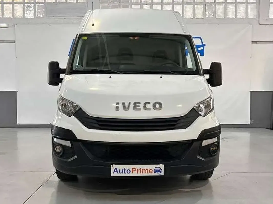 Usado Iveco Daily 156 CV (114 kW) 2019 Blanco Van