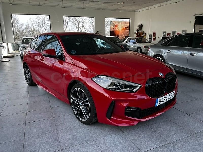 Usado BMW 118 Comfort Edition 150 CV (110 kW) 2020 Rojo Utilitario