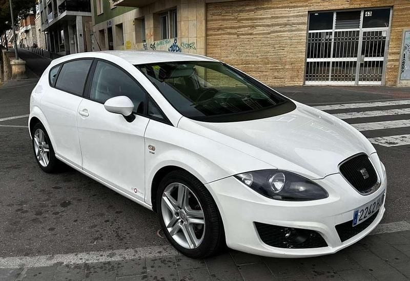 Usado Seat Leon Style 125 CV (91 kW) 2012 Blanco Utilitario