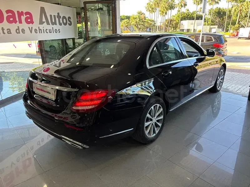 Usado Mercedes E220 Elegance 194 CV (142 kW) 2016 Negro Berlina