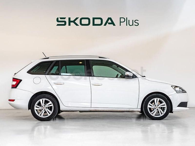 Usado Skoda Fabia Ambition 95 CV (69 kW) 2021 Blanco Familiar
