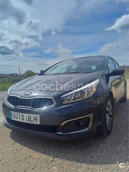 Gris / plata Usado 2016 Kia Ceed Berlina | 6900 € (Precio justo) - Imagen 1/4