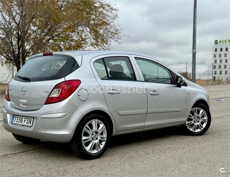 Usado Opel Corsa Cosmo 75 CV (55 kW) 2007 Gris / plata Utilitario