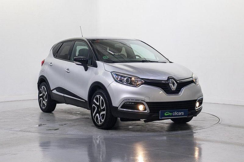 Usado Renault Captur Zen 120 CV (88 kW) 2017 Gris / plata SUV