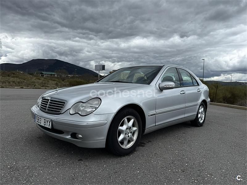 Käytetty Mercedes C200 Elegance 163 HP (119 kW) 2003 Harmaa Sedan