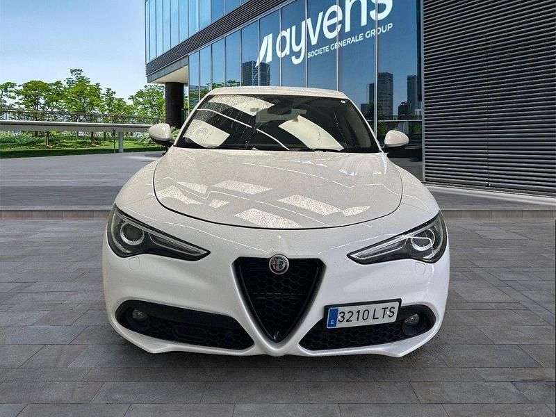Usado Alfa Romeo Stelvio Sprint 190 CV (139 kW) 2021 Negro SUV