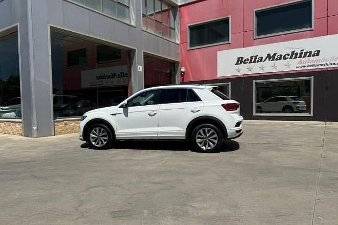 Usado VW T-Roc Advance 111 CV (81 kW) 2022 Amarillo SUV