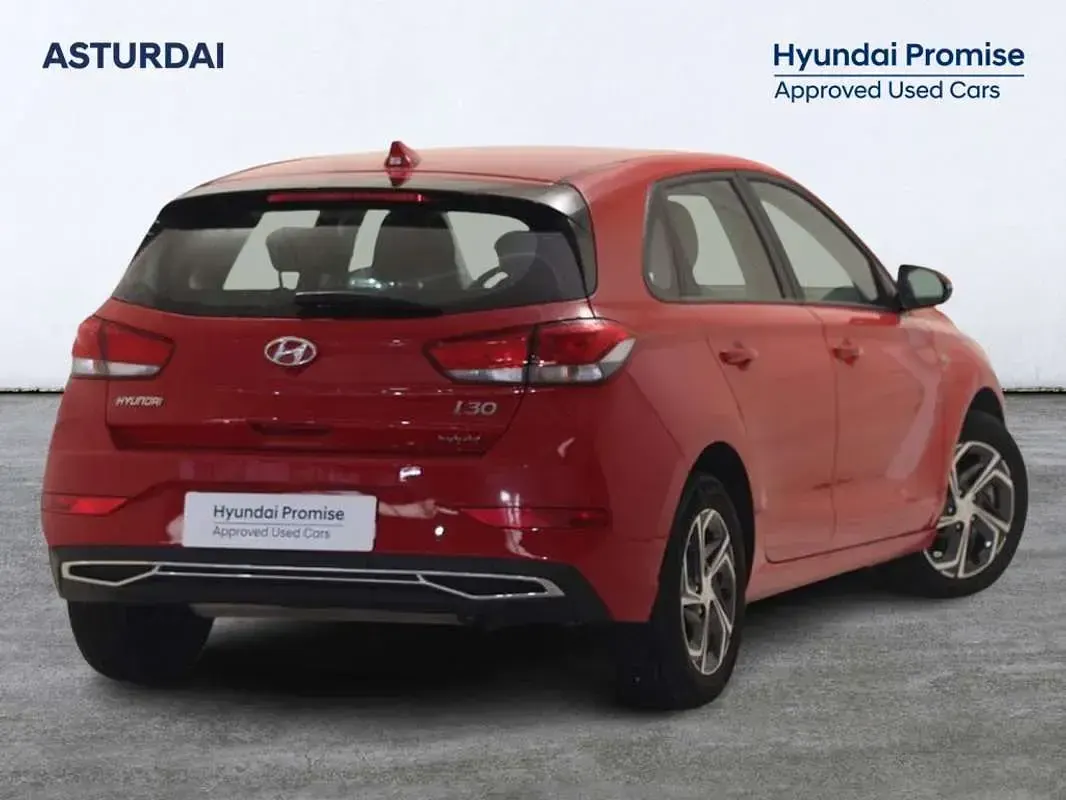 Käytetty Hyundai i30 120 HP (88 kW) 2022 Punainen Viistoperä