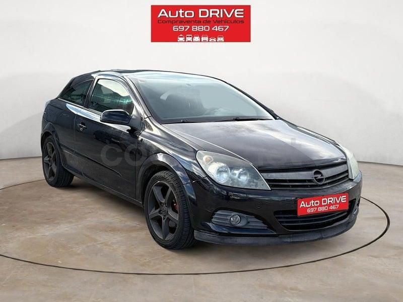 Usado Opel Astra GTC Enjoy 140 CV (102 kW) 2007 Negro Berlina