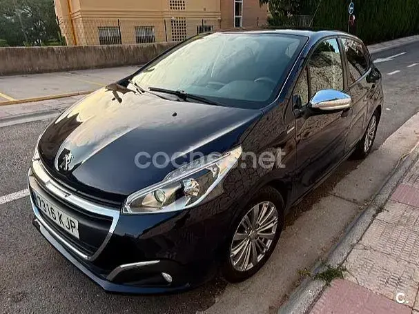Usado Peugeot 208 Style 82 CV (60 kW) 2018 Azul Utilitario