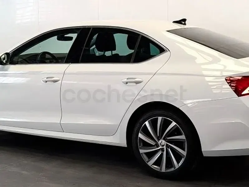 Usado Skoda Octavia Style 150 CV (110 kW) 2022 Blanco Berlina