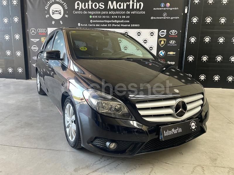 Usado Mercedes B180 Urban 109 CV (80 kW) 2014 Negro Monovolumen