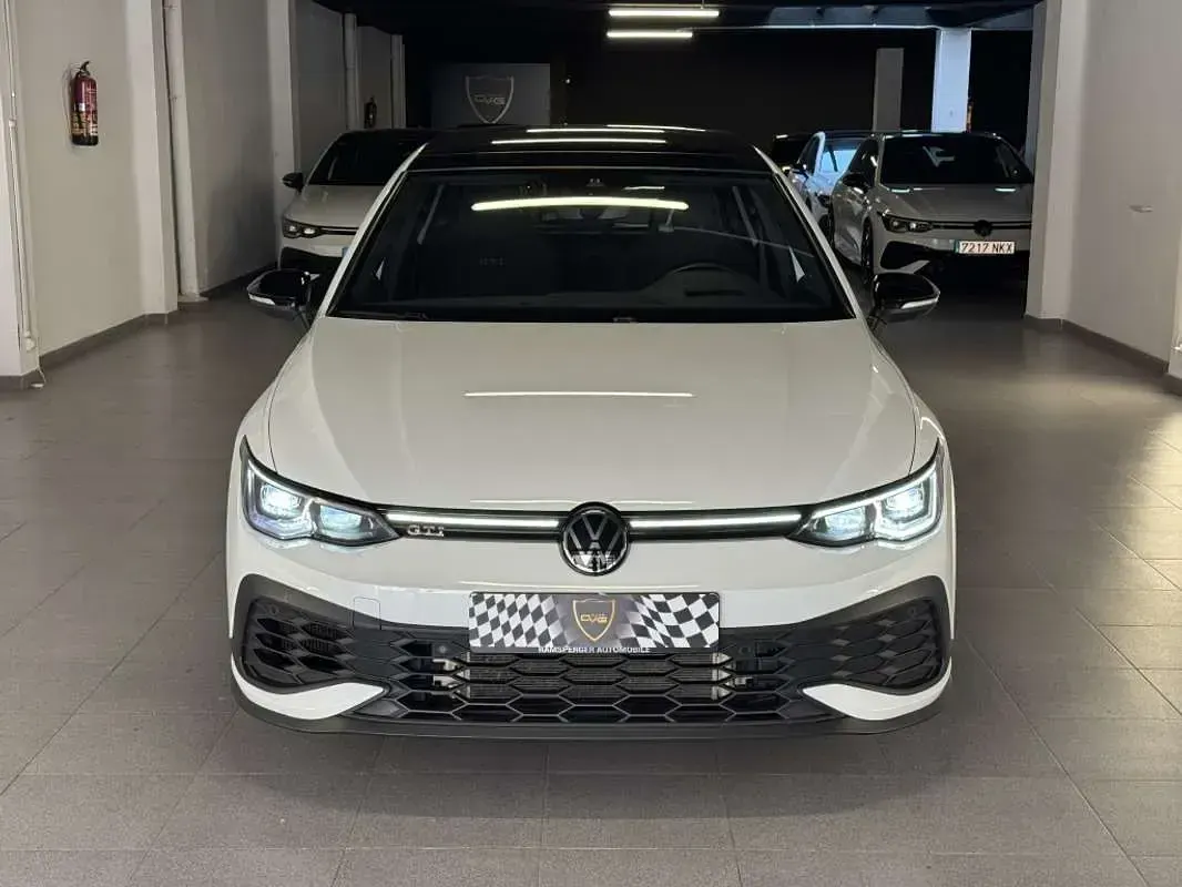 Usado VW Golf VIII GTI 300 CV (220 kW) 2023 Blanco Utilitario