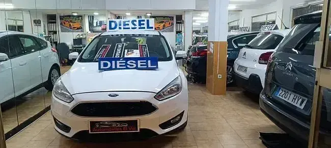 Usado Ford Focus Trend 95 CV (69 kW) 2015 Blanco Berlina
