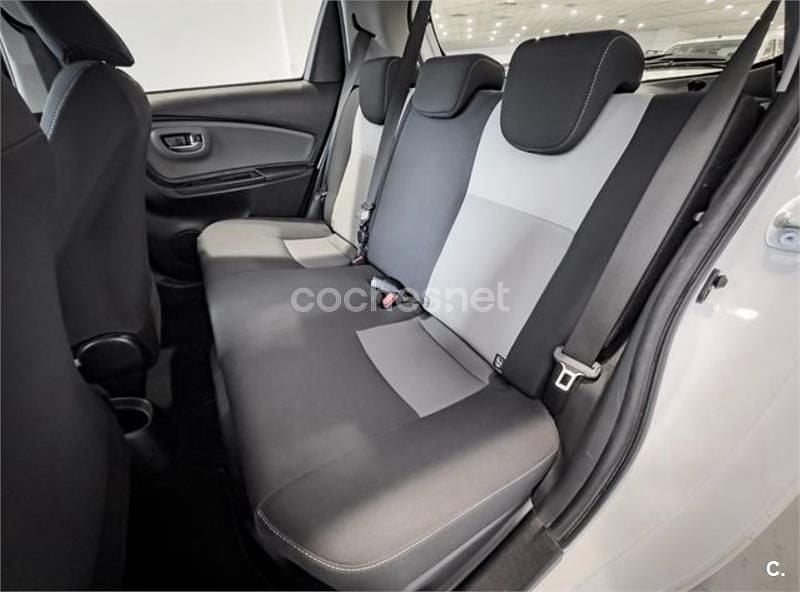 Usado Toyota Yaris Hybrid Active 100 CV (73 kW) 2018 Blanco Berlina