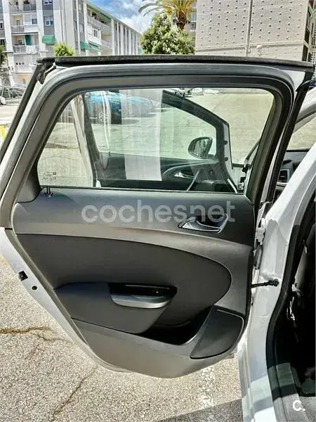 Usado Opel Astra Selective 110 CV (80 kW) 2015 Blanco Berlina