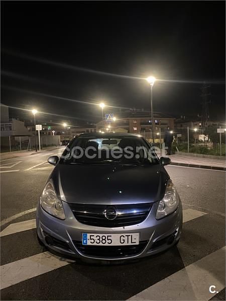 Usado Opel Corsa Essentia 75 CV (55 kW) 2010 Gris / plata Utilitario