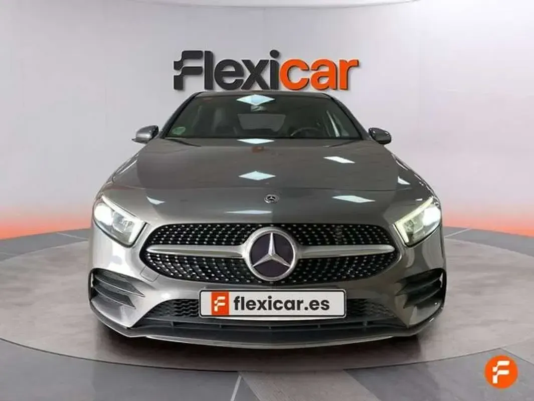 Usado Mercedes A200 163 CV (119 kW) 2019 Gris Berlina