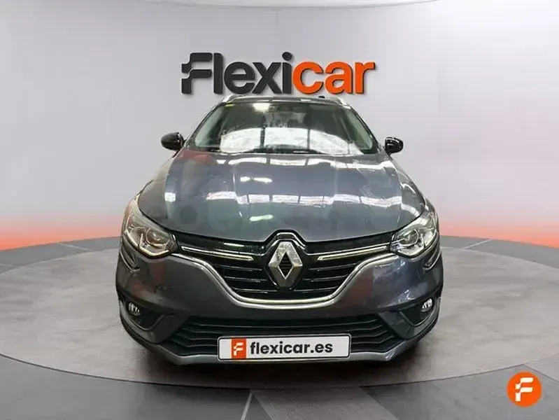Usado Renault Mégane GrandTour Business 140 CV (102 kW) 2018 Gris / plata Familiar