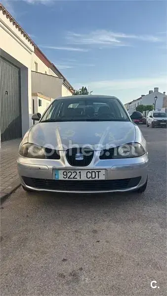 Usado Seat Cordoba 100 CV (73 kW) 2003 Gris / plata Berlina