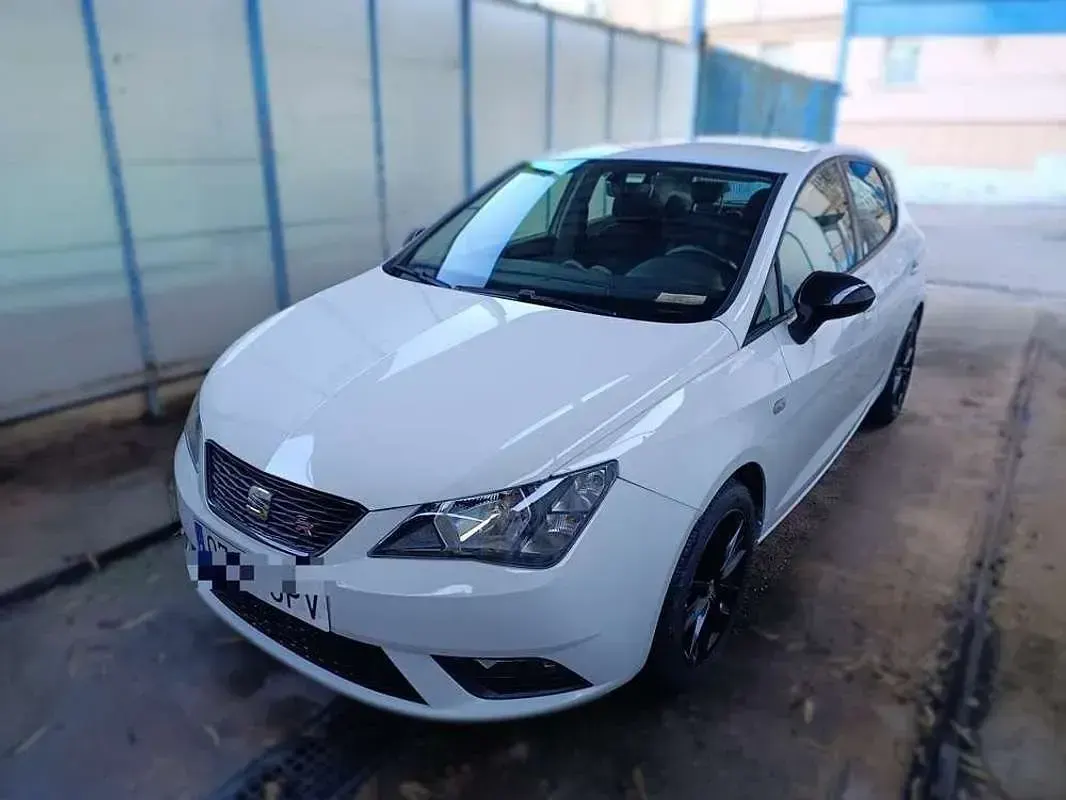 Usado Seat Ibiza Style 95 CV (69 kW) 2016 Blanco Utilitario