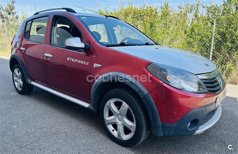Usado Dacia Sandero Stepway 85 CV (62 kW) 2012 Granate Berlina