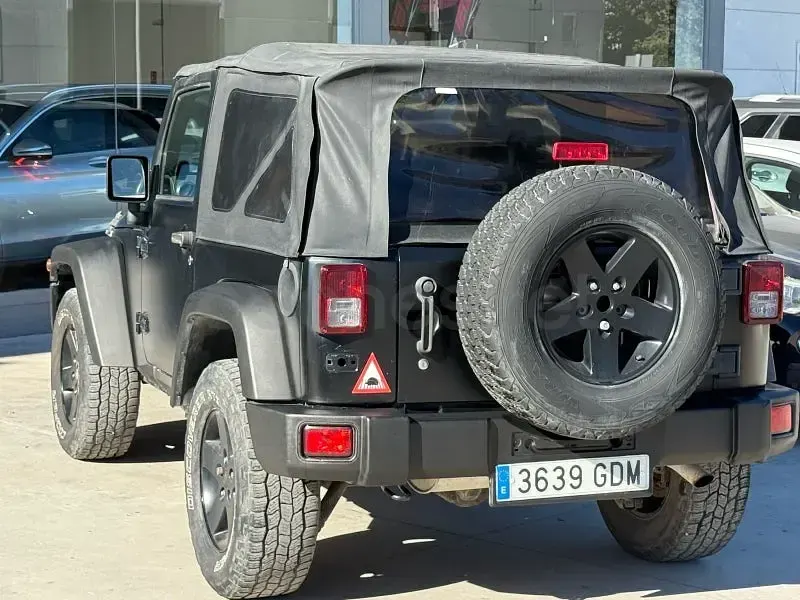 Usado Jeep Wrangler Sport 177 CV (130 kW) 2008 Negro SUV