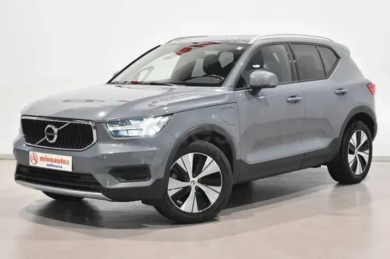 Usado Volvo XC40 Momentum 262 CV (192 kW) 2020 Gris / plata SUV