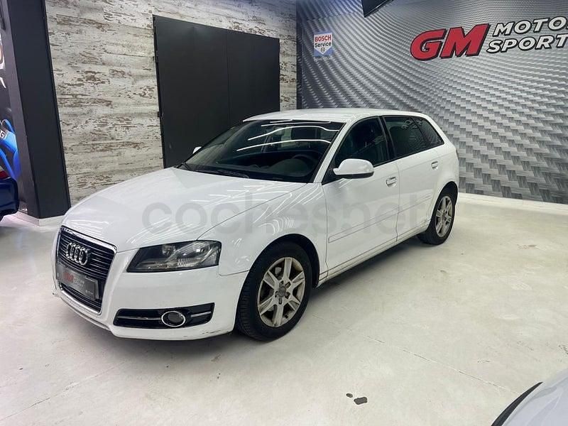 Usado Audi A3 Attraction 140 CV (102 kW) 2012 Blanco Berlina