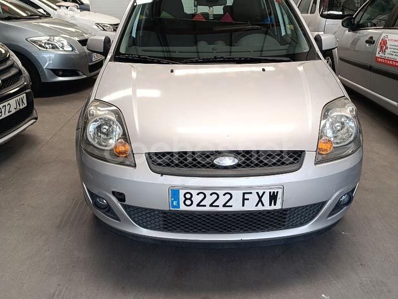 Gris / plata Usado 2007 Ford Fiesta Ghia Berlina | 4399 € - Imagen 1/4