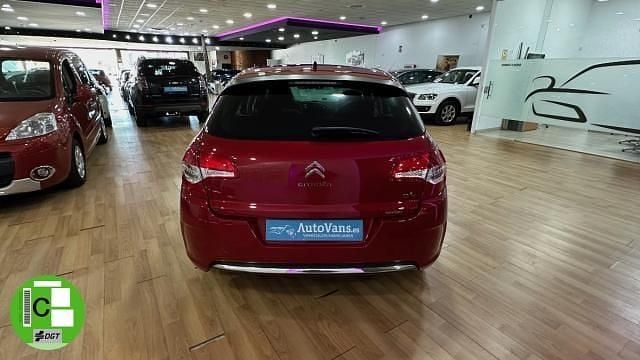 Usado Citroën C4 Seduction 92 CV (67 kW) 2014 Rojo Utilitario