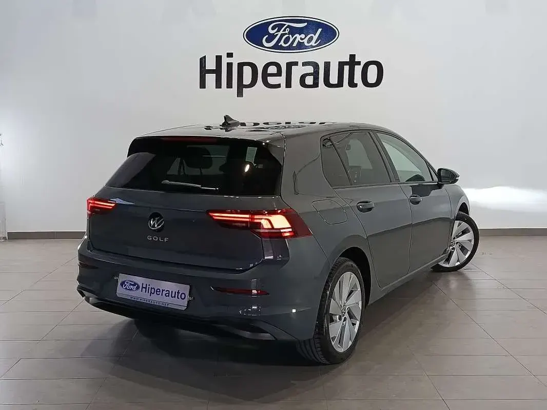 Usado VW Golf VIII 116 CV (85 kW) 2025 Gris Utilitario
