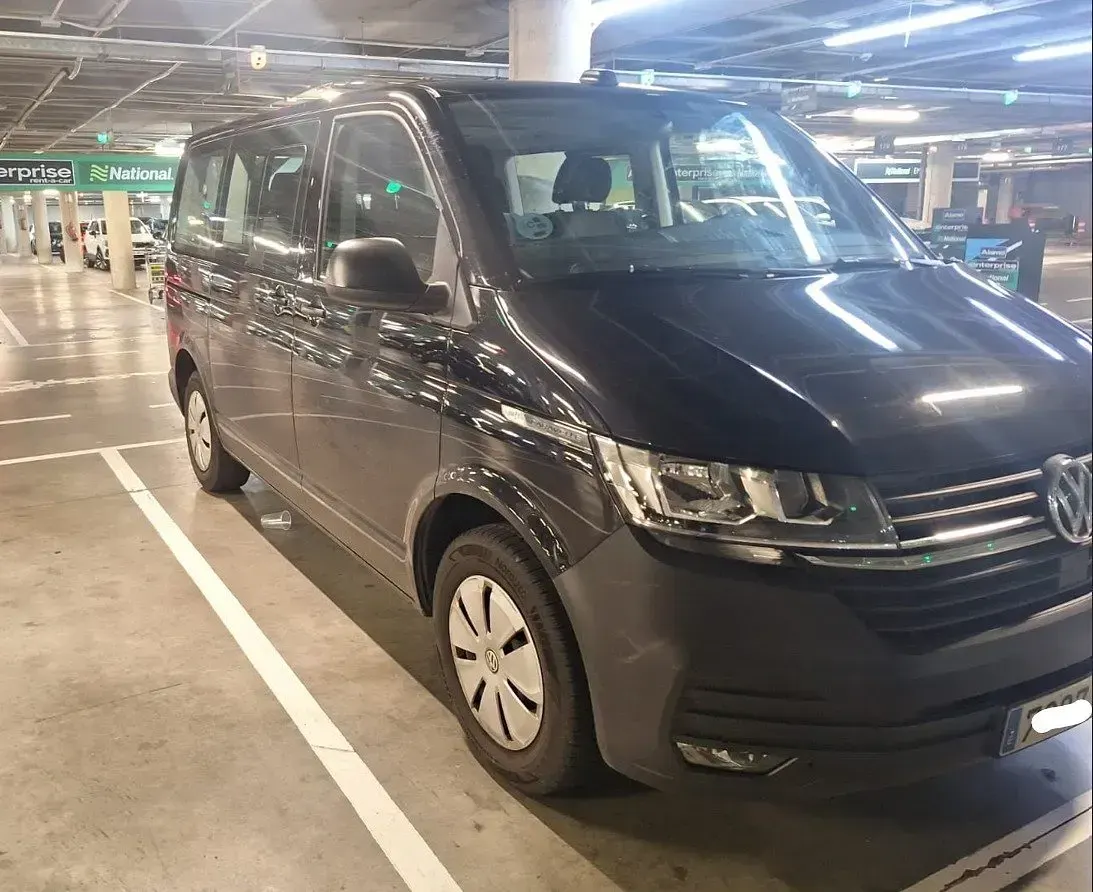 Usado VW Caravelle 150 CV (110 kW) 2024 Gris Van