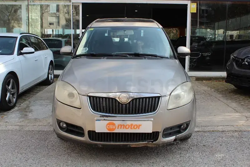Usado Skoda Roomster 105 CV (77 kW) 2008 Gris / plata Monovolumen