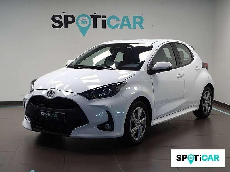 Usado Toyota Yaris Hybrid Active 116 CV (85 kW) 2024 Blanco Utilitario