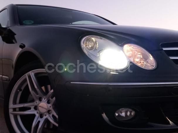 Negro Usado 2006 Mercedes CLK200 Avantgarde Coupe | 7300 € (Precio justo) - Imagen 1/4