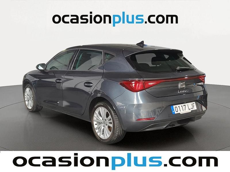Usado Seat Leon Style 131 CV (96 kW) 2020 Gris Utilitario