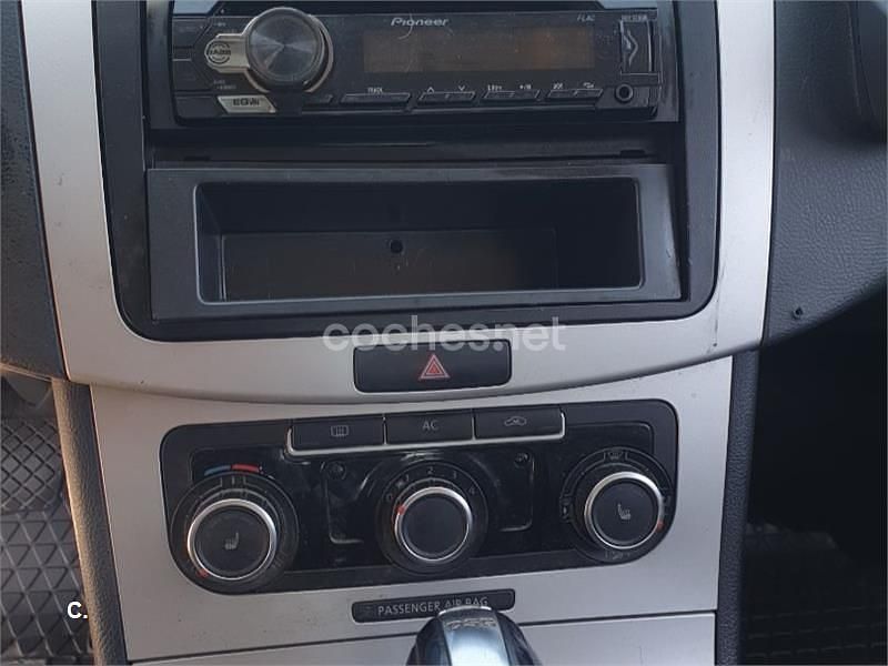 Usado VW Passat Highline 170 CV (125 kW) 2011 Gris / plata Familiar