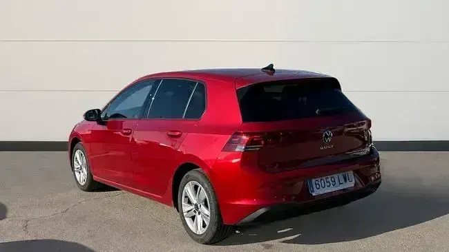 Usado VW Golf VIII Life 110 CV (80 kW) 2022 Rojo Berlina