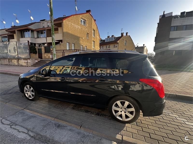 Usado Peugeot 3008 Active 112 CV (82 kW) 2012 Negro Familiar