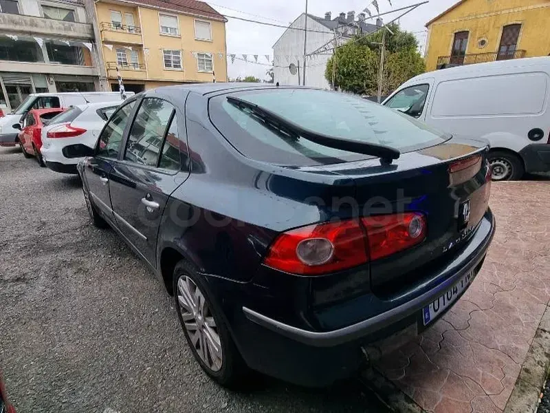 Usado Renault Laguna III Dynamique 130 CV (95 kW) 2007 Verde Berlina