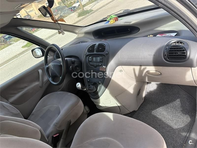 Usado Citroën Xsara Picasso 95 CV (69 kW) 2005 Beige Monovolumen