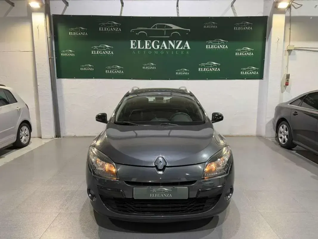 Usado Renault Mégane Dynamique 110 CV (80 kW) 2011 Negro Utilitario