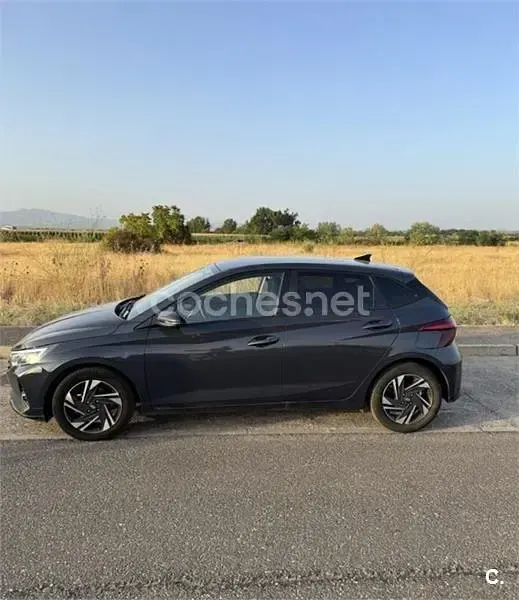 Usado Hyundai i20 100 CV (73 kW) 2023 Gris / plata Utilitario