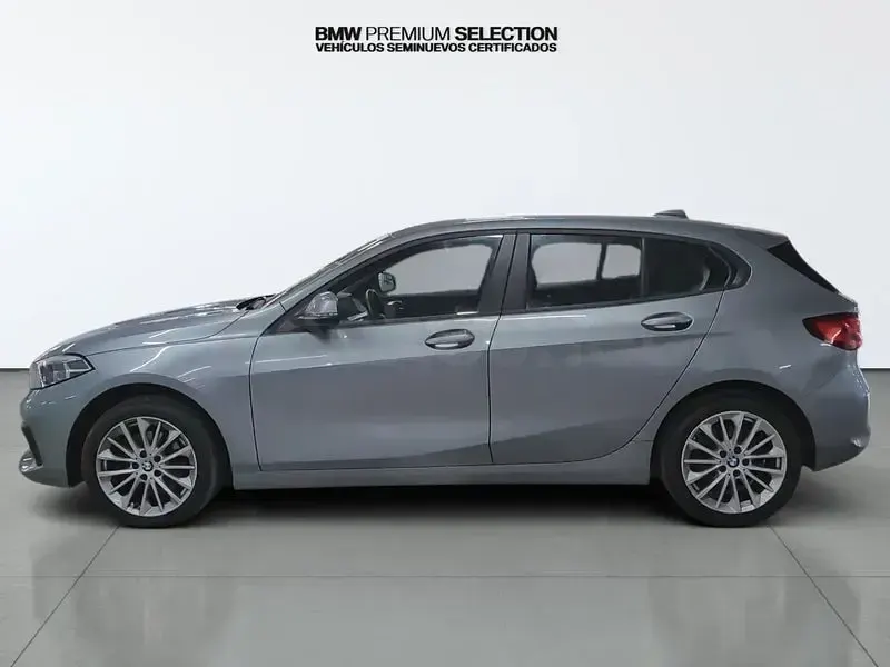 Usado BMW 118 Comfort Edition 136 CV (100 kW) 2024 Gris / plata Berlina