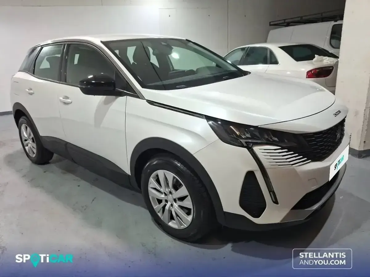 Usado Peugeot 3008 Active 130 CV (95 kW) 2022 Blanco SUV