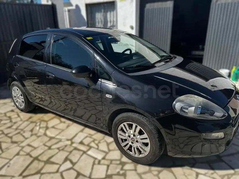 Usado Fiat Punto Easy 69 CV (50 kW) 2015 Negro Utilitario