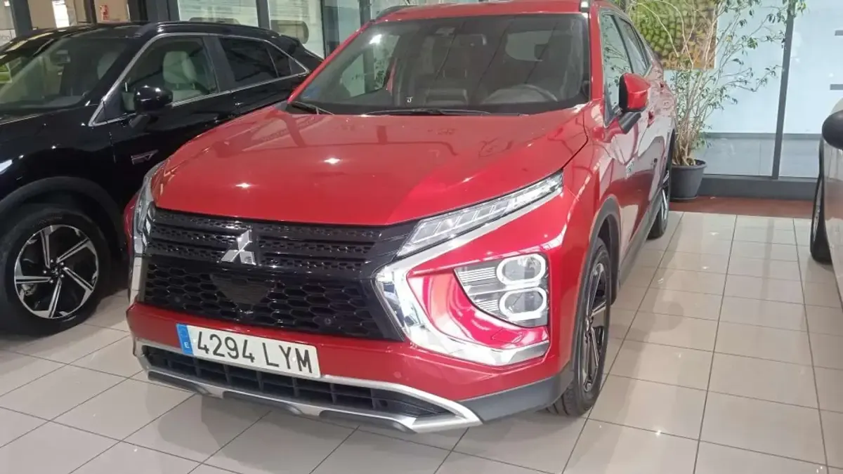 Usado Mitsubishi Eclipse Cross 188 CV (138 kW) 2022 Rojo SUV